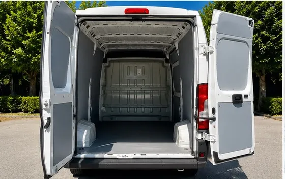 Laderaum des VanHERO XL-Transporters – großer Stauraum