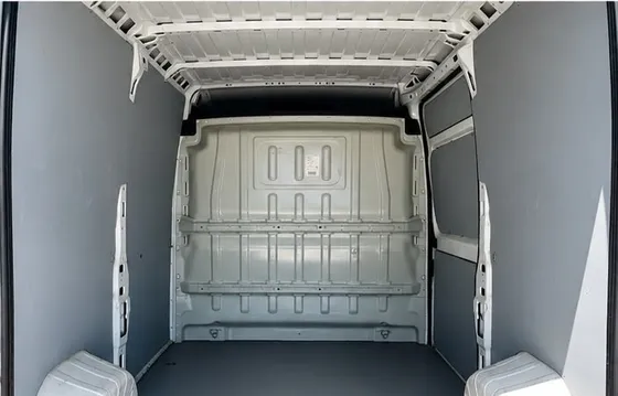 Innenansicht Laderaum VanHERO Transporter